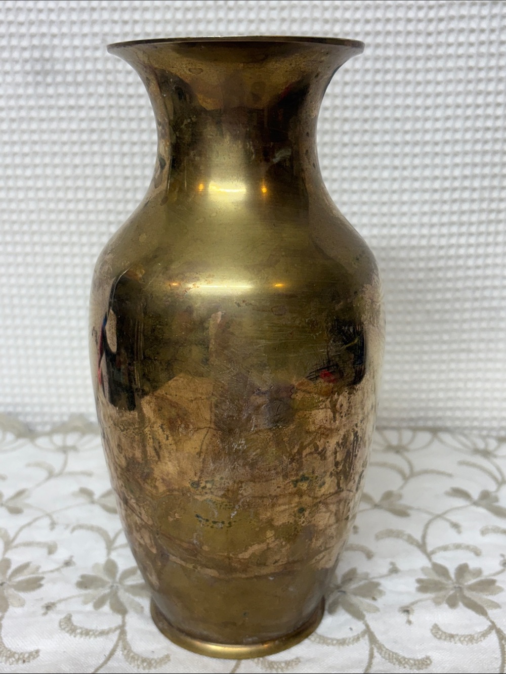 Brass vase/urn